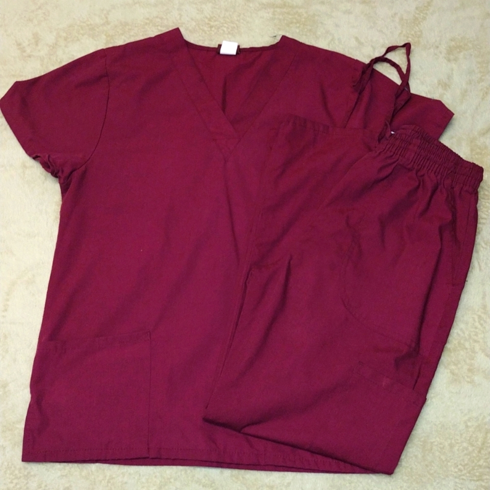 Denice matchingScrub set